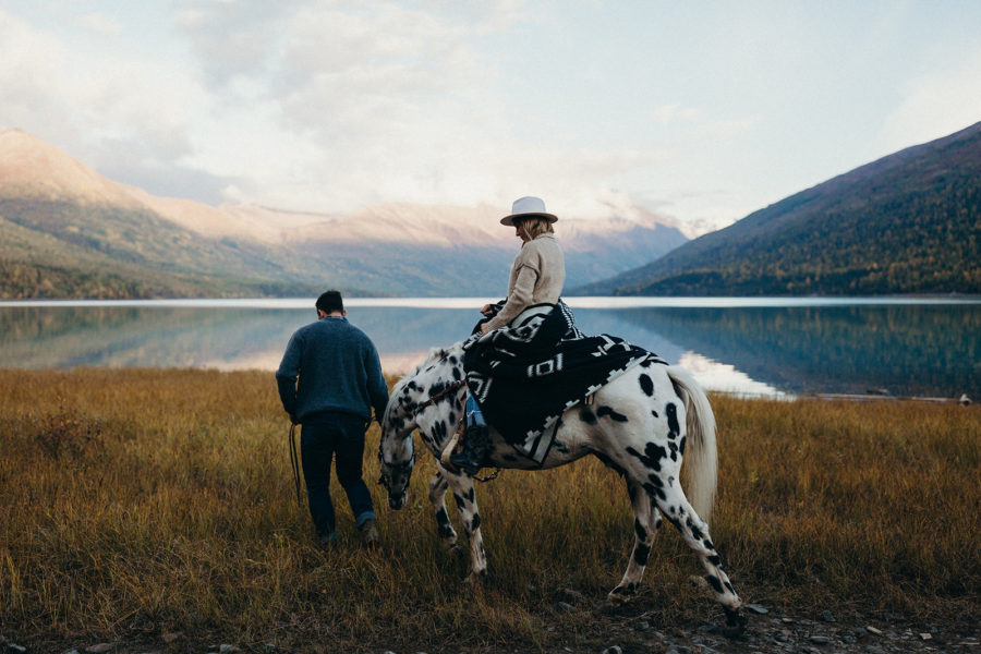 eklutna lake alaska couple horse photoshoot